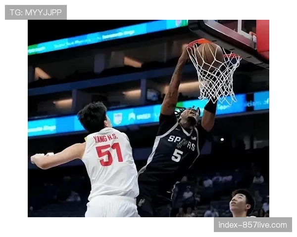 中国男篮失误控制仍需加强 全场多次非受迫性传球失误